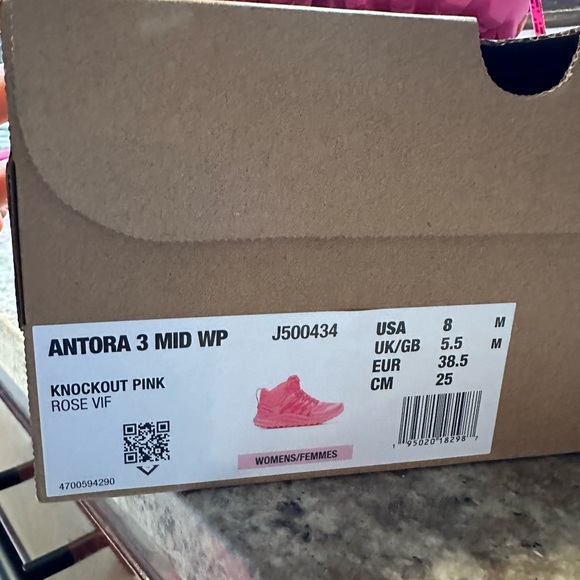 Merrell pink hiking boots- brand new in box sz 8 - Picture 5 of 5